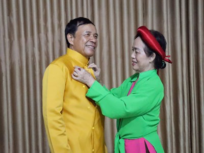 Người giữ lửa giữa miền Ví, Giặm