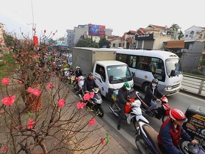 Làn sóng về quê bằng xe máy: Hành trình mưu sinh và những cảnh báo an toàn