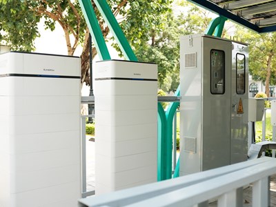 Startup từ phòng lab VinUni phát triển “bộ não” điều phối mạng lưới sạc xe điện