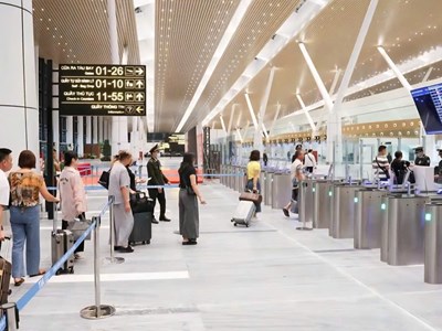Giá vé máy bay nội địa tăng 15-20%, một số chuyến bị cắt giảm