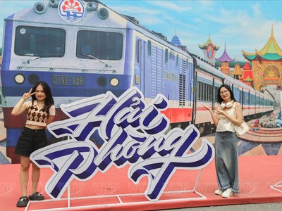 Hải Phòng: Đoàn tàu Hoa Phượng Đỏ mang về doanh thu đáng kể