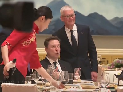 Tỉ phú Elon Musk “phấn khích” ở Bắc Kinh, gây sốt mạng xã hội