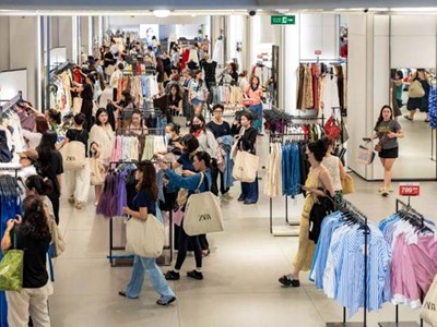  Vincom Red Sale 2026 khởi động “đường đua” mua sắm lớn với loạt ưu đãi tới 70%
