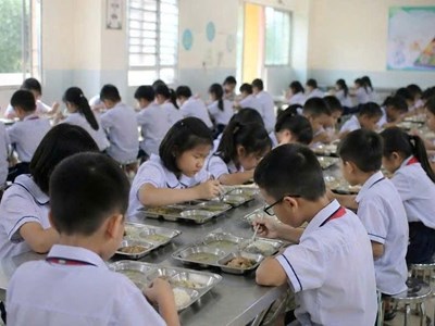 Từ năm học 2026-2027, học sinh tiểu học Hà Nội được hỗ trợ mức ăn bán trú thế nào?