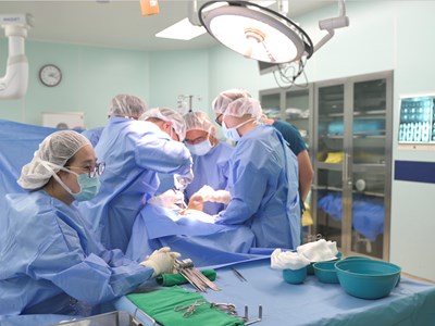 Vinmec “hồi sinh” đôi chân cho chàng trai 23 tuổi nhờ xương sên in 3D độc bản