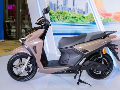VinFast Kinet hút người trẻ: Dáng “chiến”, máy khỏe, đổi pin chỉ mất vài phút
