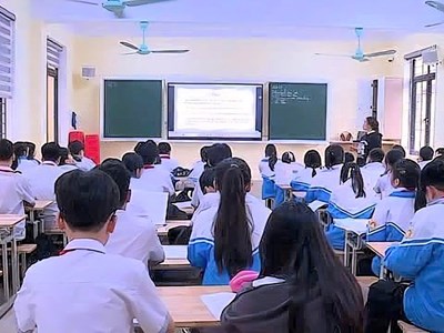Gộp trường xong, vẫn thiếu 43.267 giáo viên: Ai lấp chỗ trống trên bục giảng