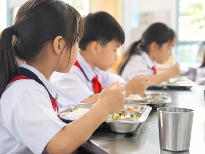 Đề xuất miễn thuế cho đơn vị cung cấp suất ăn trường học: Giá bữa ăn có giảm?
