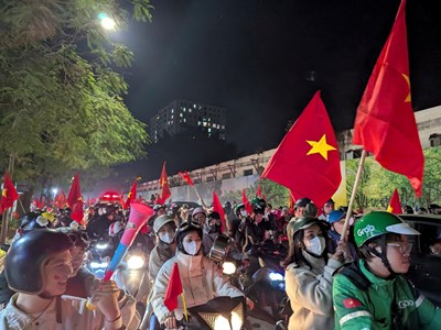 Người dân Hà Nội “đi bão” mừng Việt Nam vô địch ASEAN Cup 2024