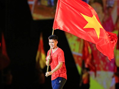 Duy Mạnh, Hai Long tái hiện những khoảnh khắc lịch sử trên sân Mỹ Đình