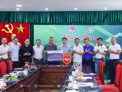 Thúc đẩy sự phát triển bền vững của bóng đá nước nhà