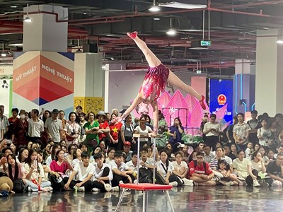 Xiếc Việt khẳng định sức hút tại Triển lãm Thành tựu đất nước