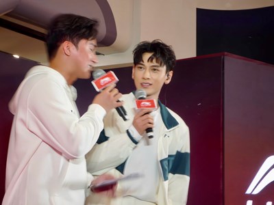 Isaac và dàn sao thể thao Việt Nam khuấy động bầu không khí của AEON Mall Hà Đông