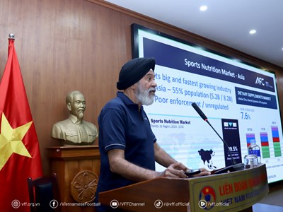 Chủ tịch Hội đồng y học AFC giảng khóa học y học thể thao và dinh dưỡng