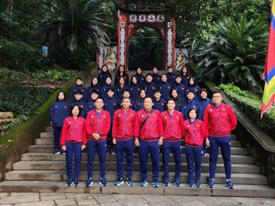 Lễ dâng hương của đội tuyển nữ Việt Nam tại đền thờ các vua Hùng