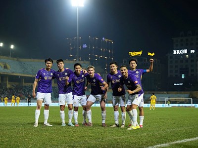 CLB Hà Nội thắng đậm SLNA 3-0