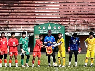 U20 nữ Việt Nam cọ xát với CLB nữ TP.HCM I trong quá trình chuẩn bị giải châu Á