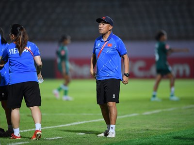 HLV Okiyama Masahiko hài lòng tinh thần thi đấu của U20 nữ Việt Nam