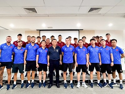 Chủ tịch LĐBĐ Việt Nam tiếp lửa ĐT futsal Việt Nam trước trận tranh hạng Ba