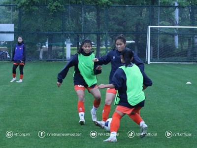 U17 nữ Việt Nam làm quen sân bãi tại Tô Châu, sẵn sàng cho trận mở màn gặp Thái Lan