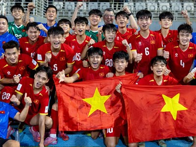 Chủ tịch AFC chúc mừng VFF sau kỳ tích của U17 Việt Nam