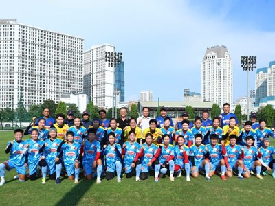 LĐBĐ Việt Nam động viên tuyển nữ Việt Nam hướng tới ASIAD 2026