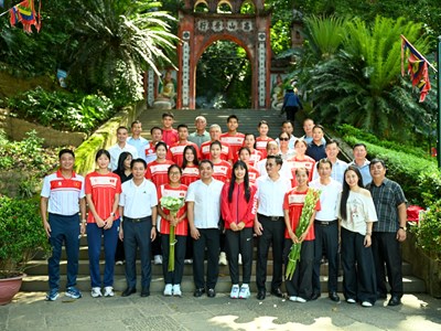 Đội tuyển Điền kinh quốc gia dâng hương tưởng niệm các vua Hùng trước khi tham dự ASIAD   