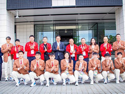 Chủ tịch Ủy ban Olympic Việt Nam Nguyễn Văn Hùng thăm, động viên Đoàn Thể thao Việt Nam