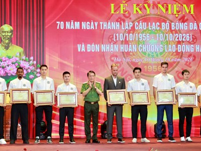 CLB bóng đá Công an Hà Nội đón nhận Huân chương Lao động hạng Nhất 