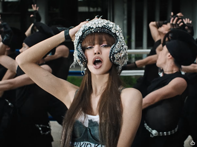 Lisa lập kỷ lục K-pop với MV đạt 200 triệu lượt xem nhanh chóng