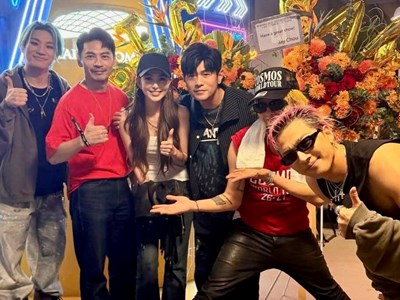 BIGBANG quỳ gối cảm ơn 120.000 khán giả, Châu Kiệt Luân đến cổ vũ