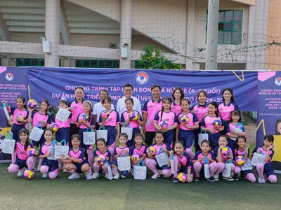 32 hướng dẫn viên hoàn thành khóa đào tạo bóng đá cộng đồng Magic Moves 2026
