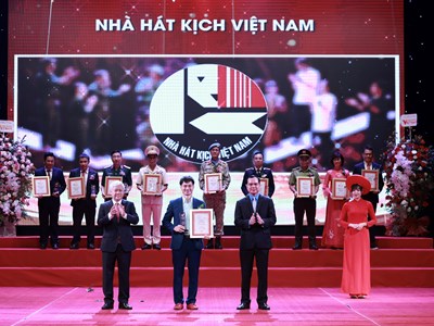 Đem nghệ thuật truyền cảm hứng, tạo động lực cho xã hội