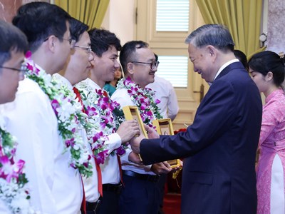 NSND Xuân Bắc là 1 trong 150 điển hình được tuyên dương  trong Phong trào thi đua“tham mưu giỏi, phục vụ tốt”