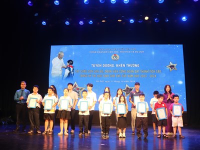 Công đoàn Bộ VHTTDL trao thưởng 167 học sinh đạt thành tích xuất sắc