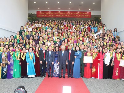 Lần đầu tiên tổ chức Hội nghị biểu dương phụ nữ cao tuổi tiêu biểu toàn quốc