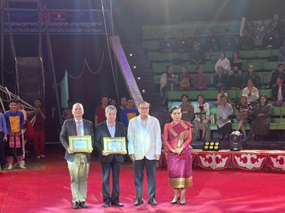 Liên đoàn Xiếc Việt Nam biểu diễn tại CHDCND Lào 