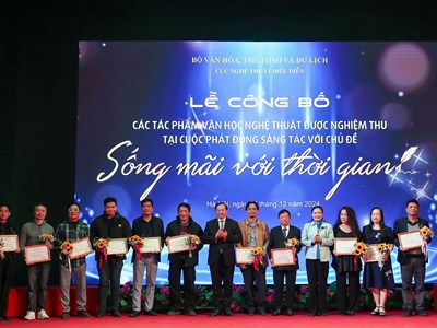 Công bố 35 tác phẩm VHNT xuất sắc tại Cuộc vận động sáng tác “Sống mãi với thời gian”