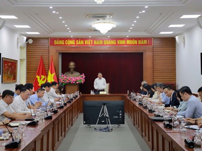  Phải coi công tác hoàn thiện thể chế là nhiệm vụ trọng tâm, tạo đột phá