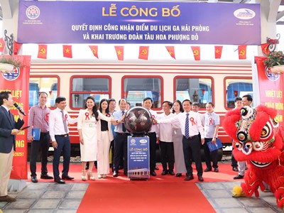 Công bố điểm du lịch Ga Hải Phòng và khai trương đoàn tàu Hoa Phượng Đỏ