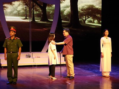  “Hoàng hôn rực nắng”: Vở kịch đậm chất nhân văn