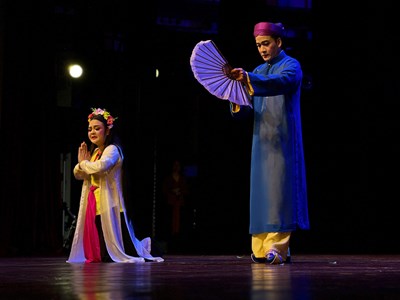 Khán giả đến chật kín khán phòng Nhà hát Chèo Việt Nam để xem chèo cổ “Súy Vân”