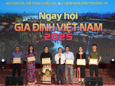 Tôn vinh giá trị gia đình Việt Nam