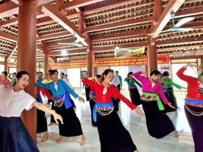 Tập huấn bảo tồn dân ca, dân vũ dân tộc Mường gắn với du lịch cộng đồng