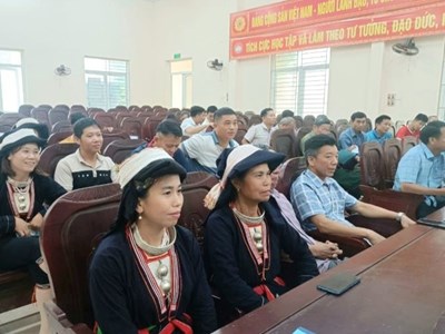 Tập huấn bảo tồn trang phục truyền thống của người Dao ở Thanh Hoá