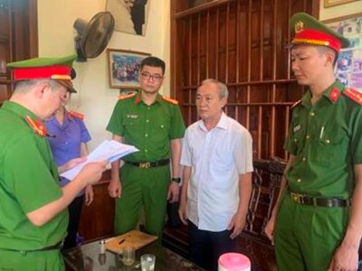 Bắt nguyên Bí thư xã lợi dụng chức vụ, quyền hạn