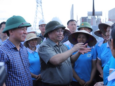 Thủ tướng kiểm tra, động viên, đôn đốc dự án đường dây 500 kV mạch 3
