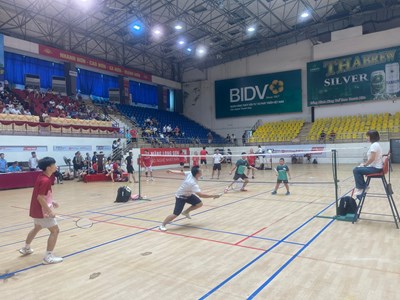 Gần 200 vận động viên tham gia thi đấu Giải cầu lông gia đình năm 2024