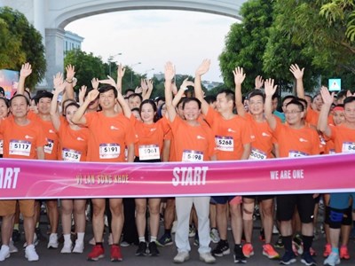 Sôi nổi giải chạy 'Vì làn sóng khỏe'