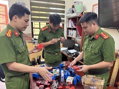 Làm giả giấy tờ mua bán hàng trăm ô tô, chiếm đoạt trên 50 tỉ đồng